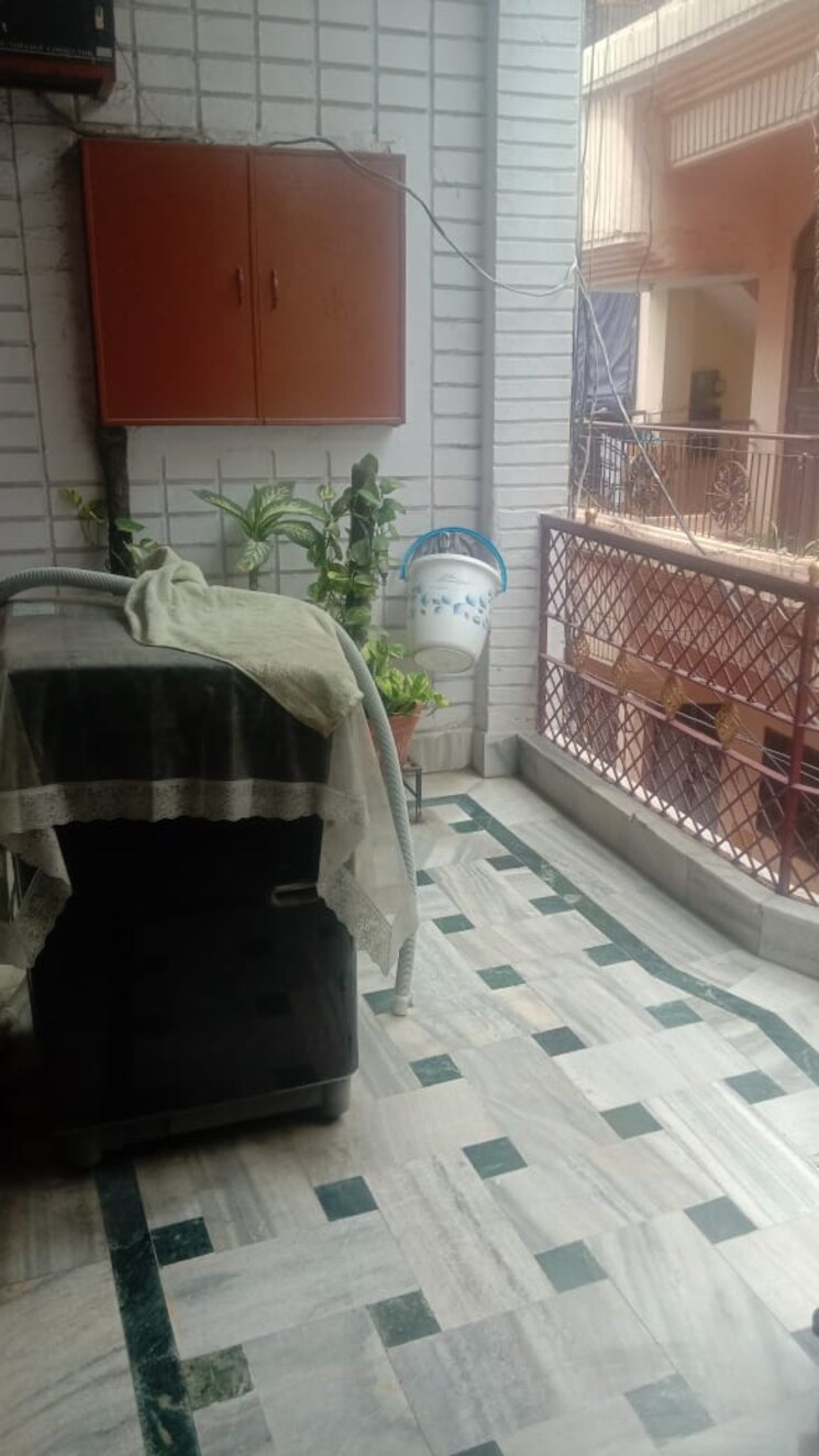 Balcony, model town 5 Bedroom 75 Sq.Yd. Independent House In Model Town Ghaziabad 9066644