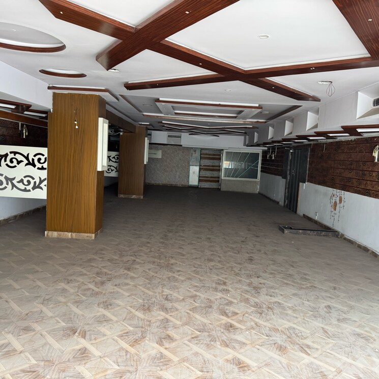  Parking, madhapur Commercial Shop 3300 Sq.Ft. In Madhapur Hyderabad 9066655