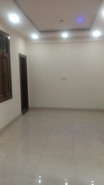 Room in 2 BHK Builder Floor at Nehru Nagar Iii – for Sale