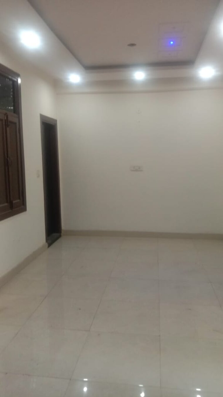 Room, nehru nagar iii 2 Bedroom 85 Sq.Yd. Builder Floor In Nehru Nagar Iii Ghaziabad 9066672