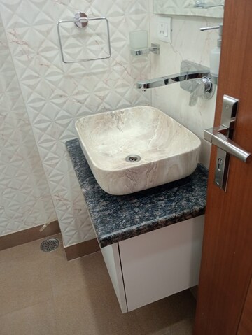 Bathroom in 3 BHK Builder Floor at Veera Safdarjung Enclave, Safdarjung Enclave – for Rent