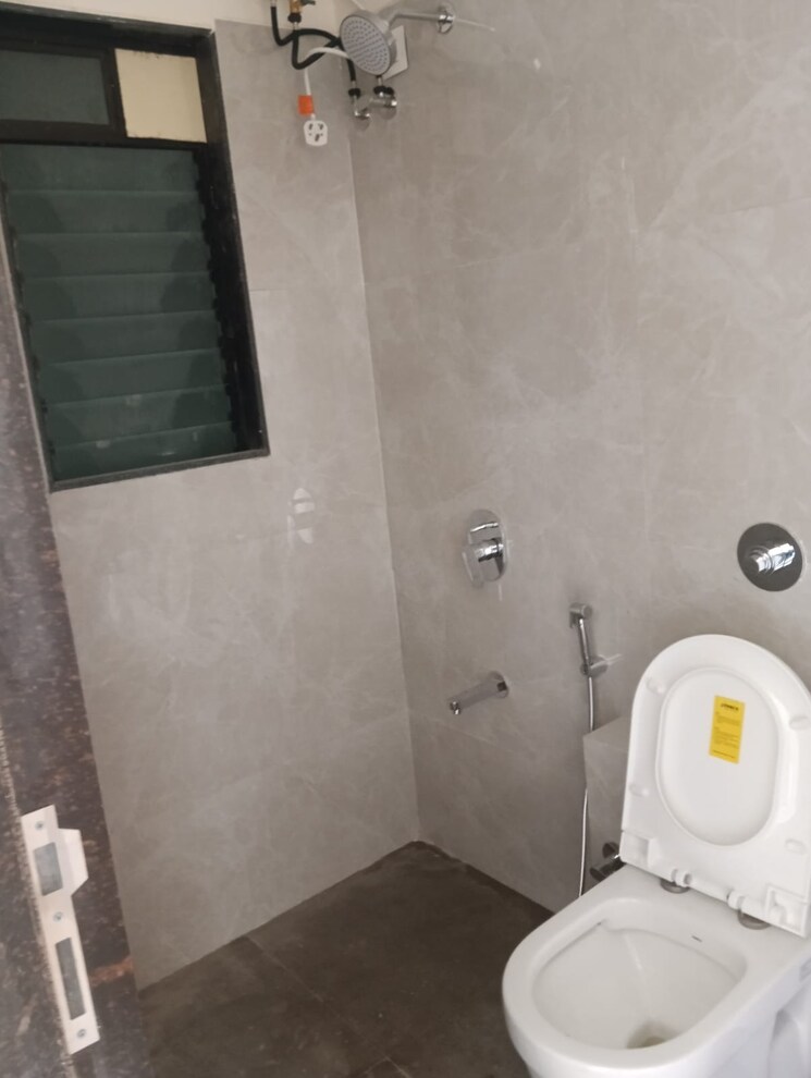Bathroom, ekta-chs-goregaon 2 Bedroom 950 Sq.Ft. Apartment In Goregaon West Mumbai 9066677