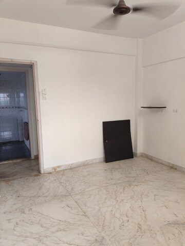 Room in 2 BHK Apartment at Juhu Jivan, Juhu – for Rent