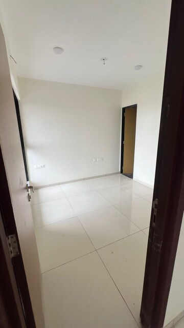 Room in 1 BHK Apartment at Chandak 34 Park Estate, Goregaon West – for Sale