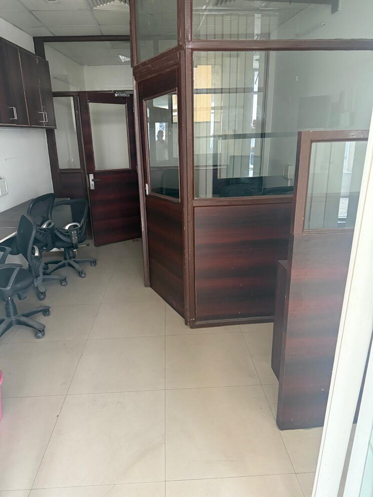 Bathroom, omaxe-gurgaon-mall Commercial Office Space 770 Sq.Ft. In Sector 49 Gurgaon 9066731