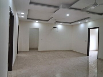 Room in 4 BHK Builder Floor at Sector 28 – for Rent