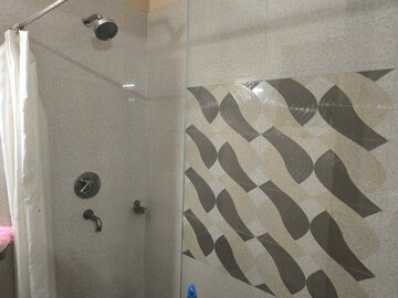 Bathroom in 2.5 BHK Builder Floor at Sector 28 – for Rent