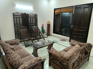Living Room in 2.5 BHK Builder Floor at Sector 28 – for Rent