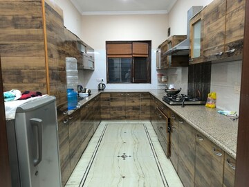 Kitchen in 2.5 BHK Builder Floor at Sector 28 – for Rent