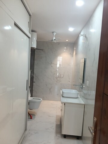 Bathroom in 3 BHK Builder Floor at Nirvana Courtyard, Sector 50 – for Rent