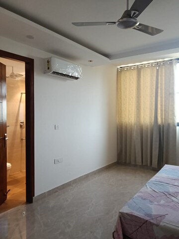 Room in 3 BHK Builder Floor at Nirvana Courtyard, Sector 50 – for Rent