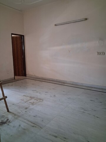 Room in 3.5 BHK Builder Floor at Sector 19 – for Rent