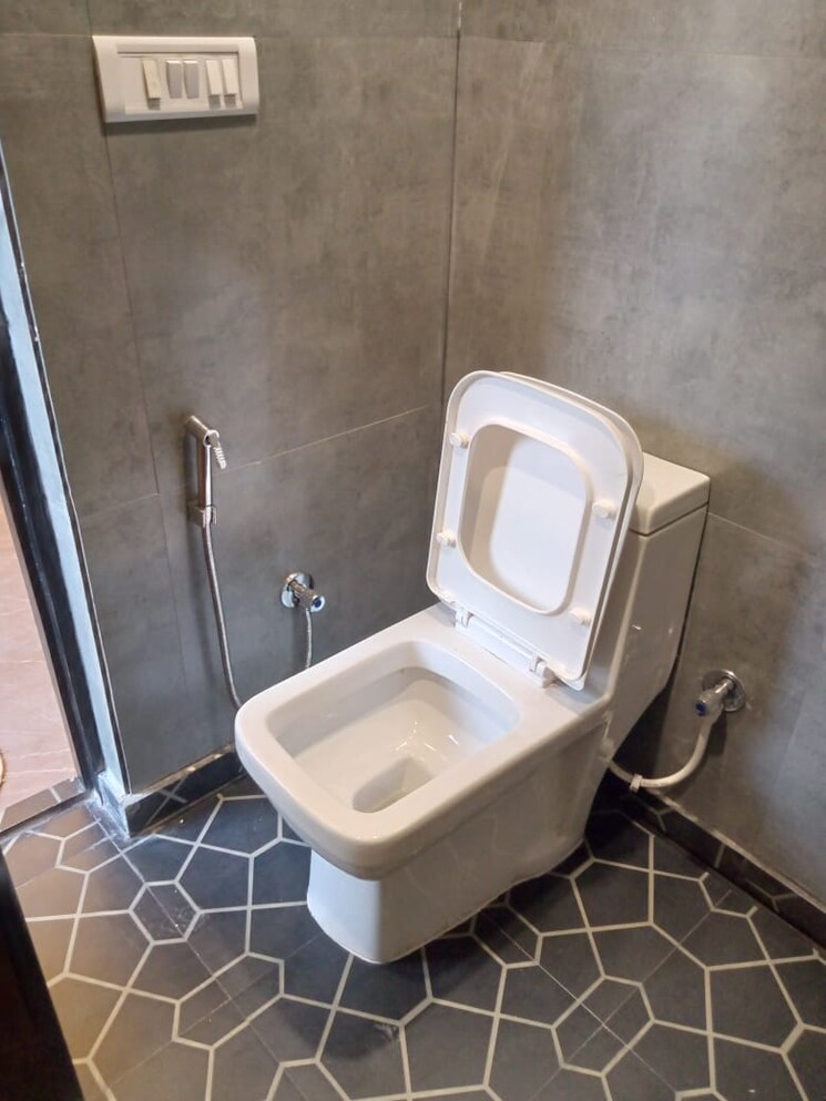 Bathroom, lajpat nagar ii 2 Bedroom 1000 Sq.Ft. Apartment In Lajpat Nagar ii Delhi 9066775