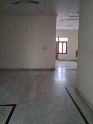 Room in 3.5 BHK Builder Floor at Sector 19 – for Rent