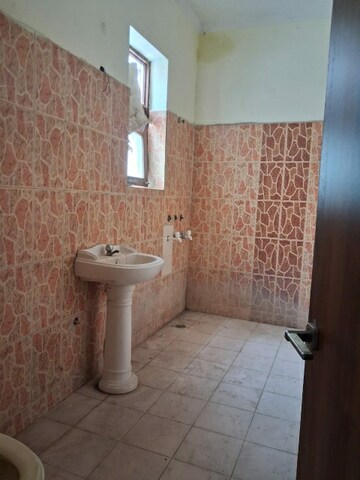 Bathroom in 3.5 BHK Builder Floor at Sector 19 – for Rent