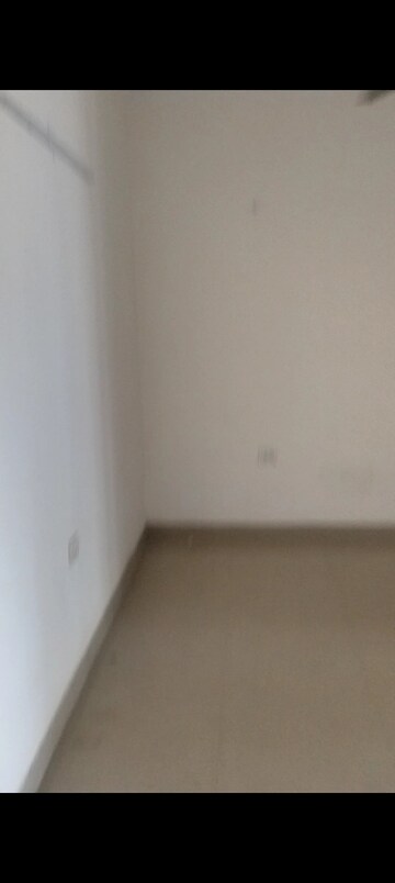 Room in 2 BHK Apartment at Antriksh Golf Link, Sector 1 Greater Noida – for Rent