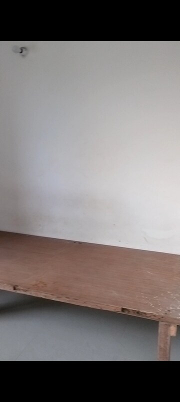 Room in 2 BHK Apartment at Antriksh Golf Link, Sector 1 Greater Noida – for Rent