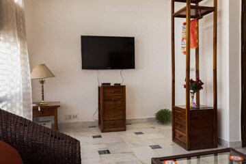 Living Room in 2 BHK Apartment at Sarvapriya Vihar – for Rent