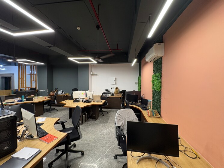 Team Area, netaji subhash place Commercial Office Space 1600 Sq.Ft. In Netaji Subhash Place Delhi 9066807