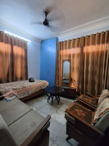Living Room in 2.5 BHK Independent House at Sector 28 – for Rent