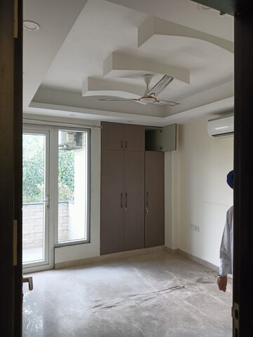 Room in 3 BHK Apartment at RWA Chittaranjan Park Block R, Chittaranjan Park – for Rent