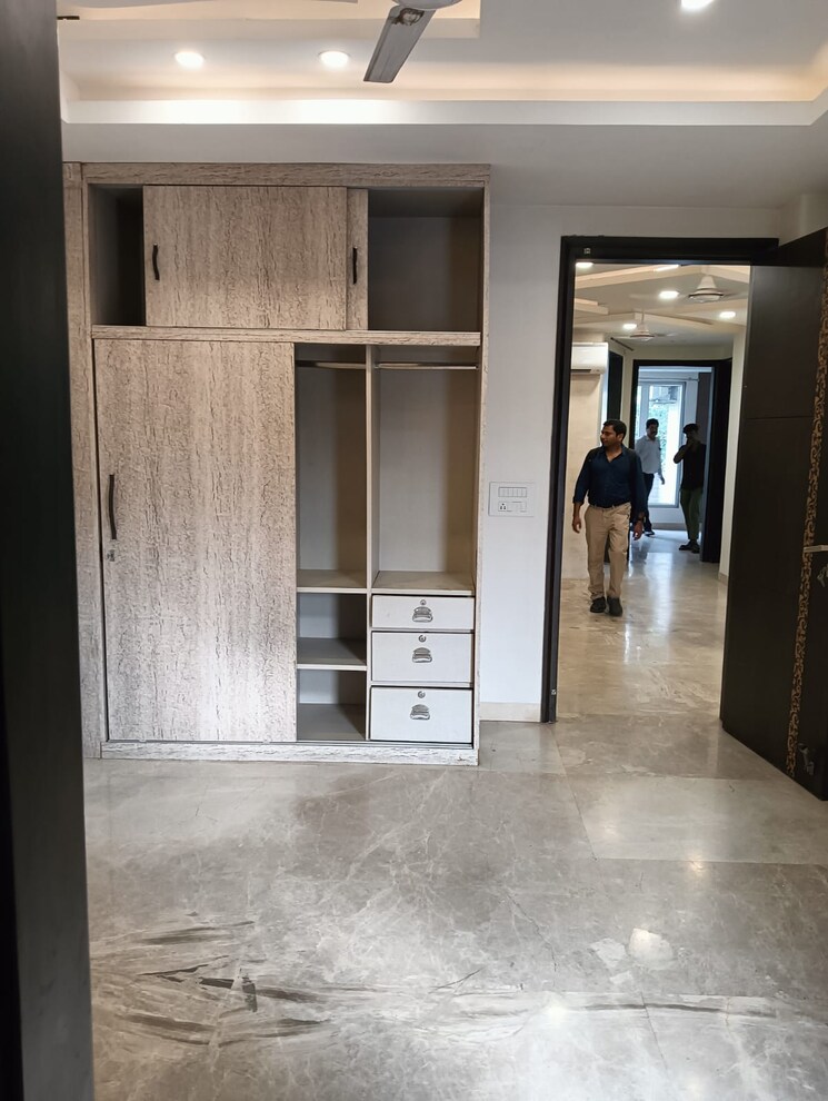 Room, rwa-chittaranjan-park-block-r 3 Bedroom 1800 Sq.Ft. Apartment In Chittaranjan Park Delhi 9066817