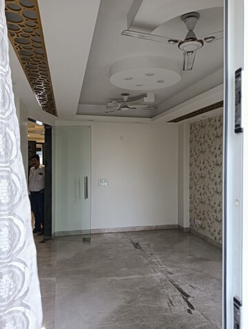Bathroom in 3 BHK Apartment at RWA Chittaranjan Park Block R, Chittaranjan Park – for Rent