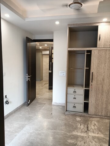 Room in 3 BHK Apartment at RWA Chittaranjan Park Block R, Chittaranjan Park – for Rent
