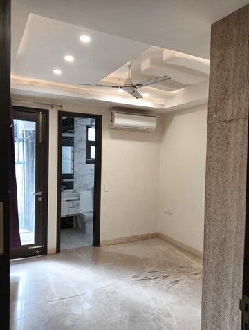 Room in 3 BHK Apartment at RWA Chittaranjan Park Block R, Chittaranjan Park – for Rent