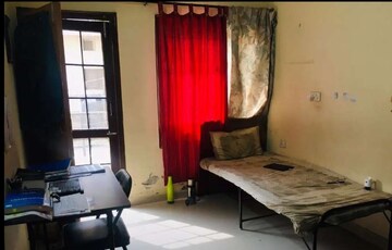 Living Room in 2 BHK Builder Floor at Sector 38 – for Rent