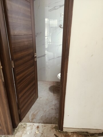 Building Lobby in 3.5 BHK Builder Floor at Smart World Gems, Sector 89 – for Rent