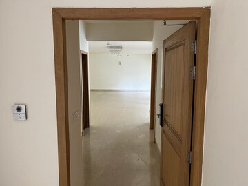 Master Bedroom in 4 BHK Apartment at Embassy Oasis, Frazer Town – for Rent