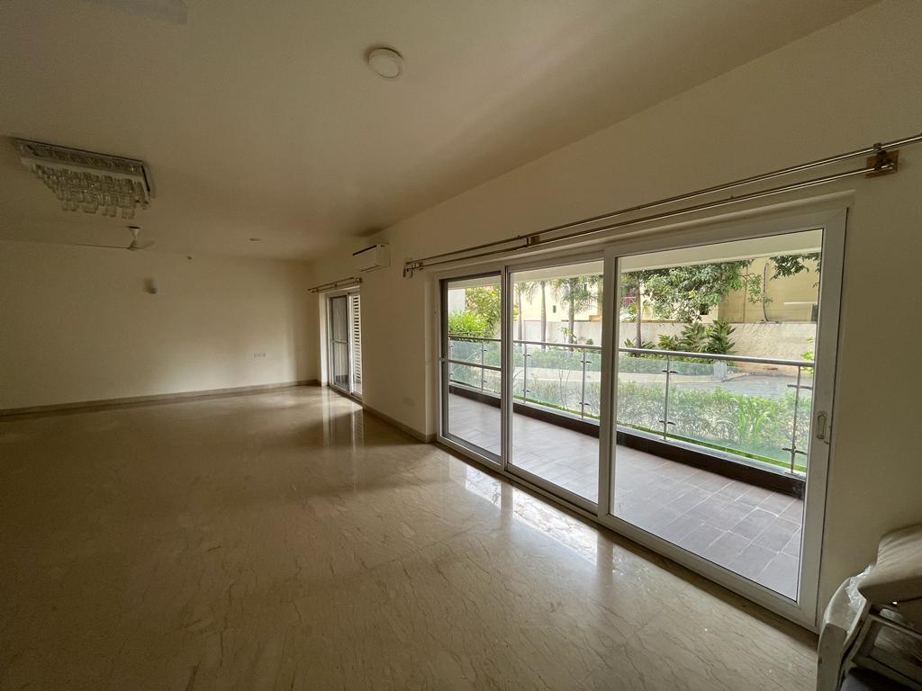 4 BHK + Servant Room Apartment For Rent in Embassy Oasis