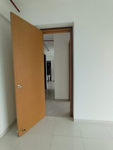 Room in 2 BHK Apartment at Platinum Life, Andheri West – for Rent