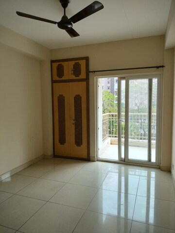 Room in 3 BHK Apartment at Ajnara Grand Heritage, Sector 74 – for Rent