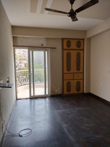 Room in 3 BHK Apartment at Ajnara Grand Heritage, Sector 74 – for Rent