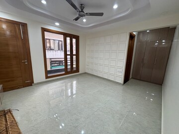 Room in 3 BHK Builder Floor at Sector 46 – for Rent