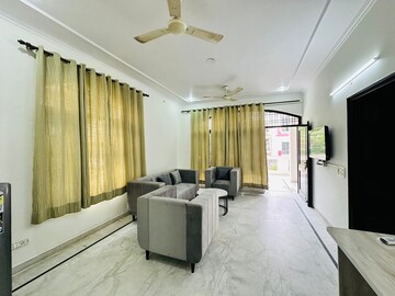 Living Room in 2 BHK Builder Floor at Sector 46 – for Rent