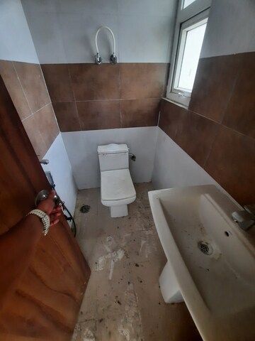 Bathroom in 5 BHK Apartment at Sector 3 Greater Noida – for Sale