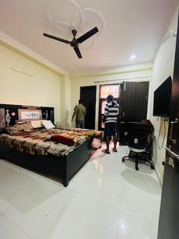 Bedroom in 2 BHK Builder Floor at Sector 40 – for Rent