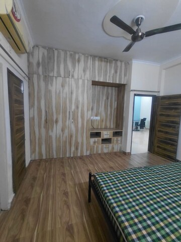 Bedroom in 2 BHK Builder Floor at Sector 40 – for Rent