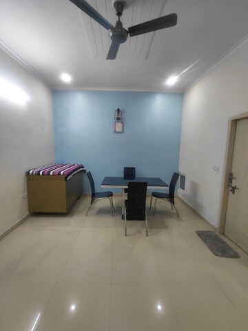 Living Room in 2 BHK Builder Floor at Sector 40 – for Rent
