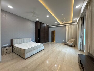 Room in 5 BHK Apartment at Avighna One Avighna Park, Lower Parel – for Rent