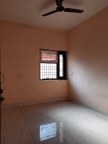 Room in 2 BHK Apartment at Jasola Vihar – for Sale