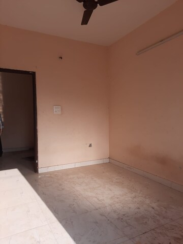Room in 2 BHK Apartment at Jasola Vihar – for Sale