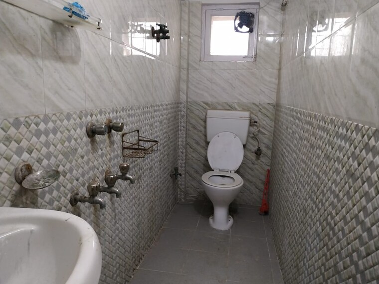 Bathroom, molarband extension 1 Bedroom 516 Sq.Ft. Apartment In Molarband Extension Delhi 9067022