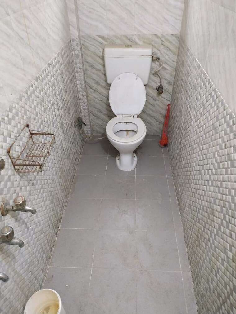 Bathroom, molarband extension 1 Bedroom 516 Sq.Ft. Apartment In Molarband Extension Delhi 9067022