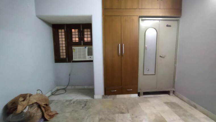 Room, sarita vihar 3.5 Bedroom 1800 Sq.Ft. Apartment In Sarita Vihar Delhi 9067024