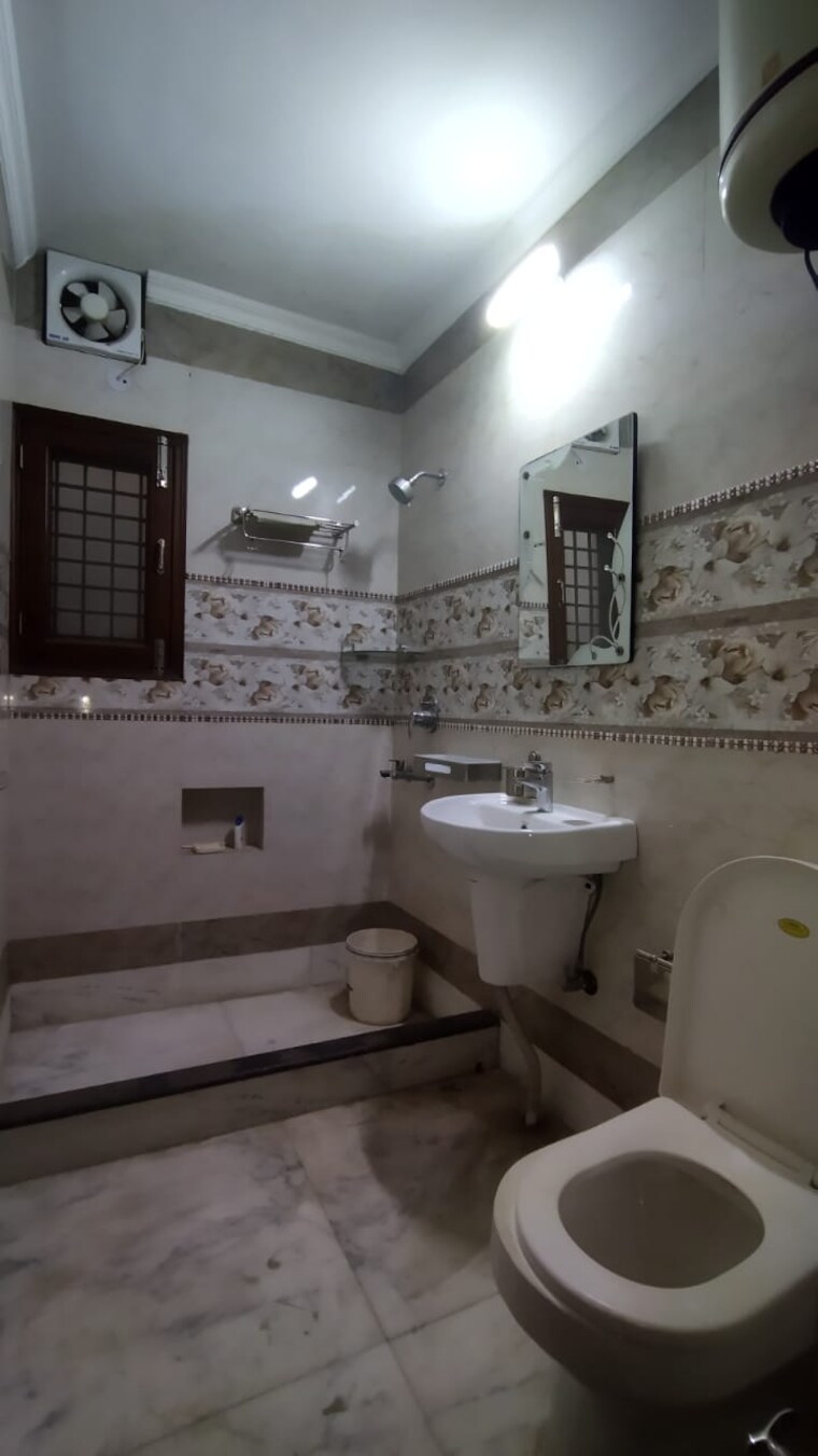 Attached Bathroom, sarita vihar 3.5 Bedroom 1800 Sq.Ft. Apartment In Sarita Vihar Delhi 9067024