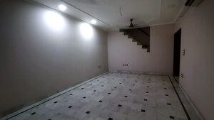 Room in 3.5 BHK Apartment at Sarita Vihar – for Sale